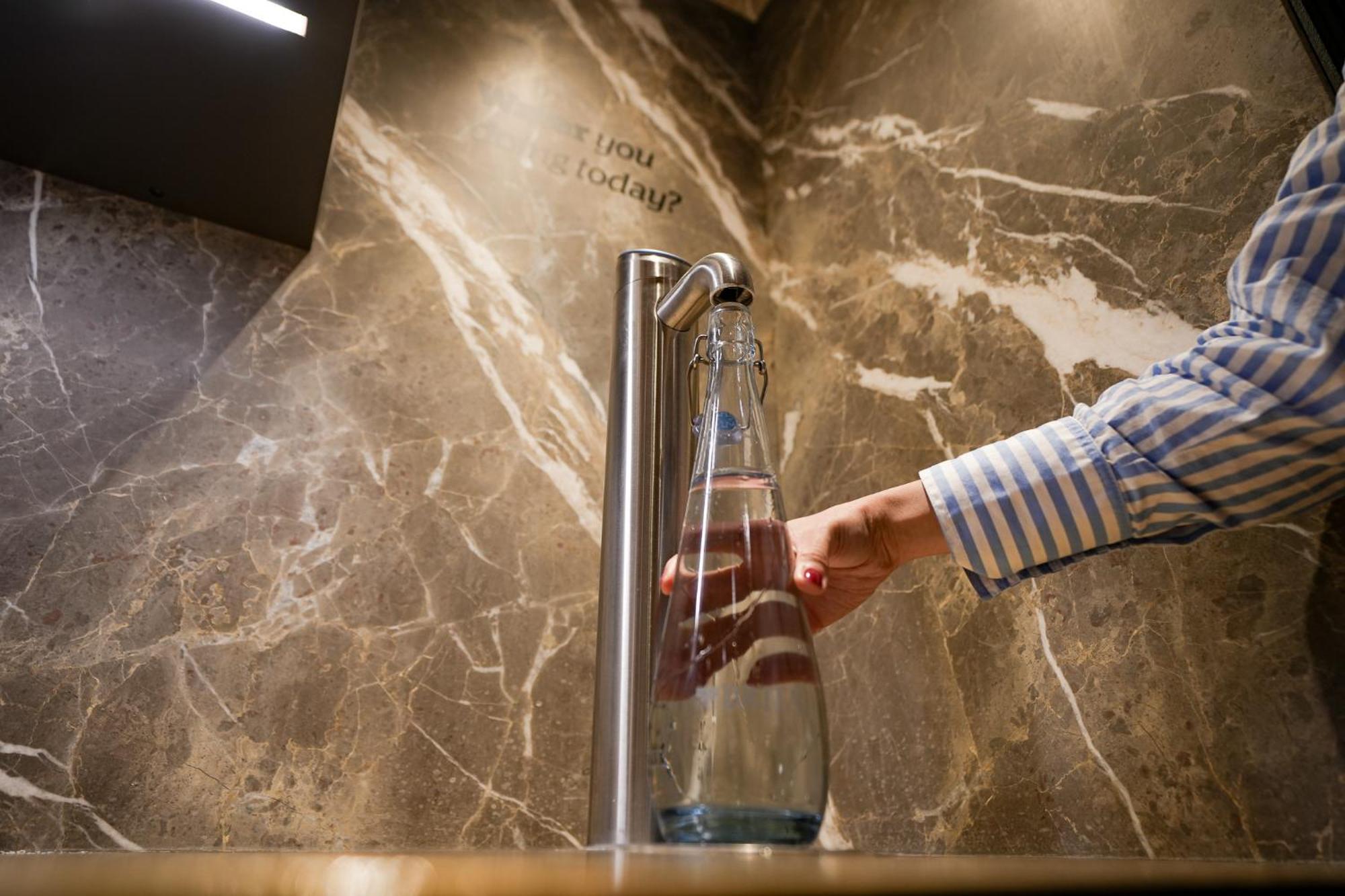 Doubletree By Hilton Brussels City ภายนอก รูปภาพ